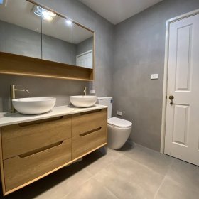 Armario con espejo Byron 1200 × 800 mm, roble natural – vista del producto o plano del modelo