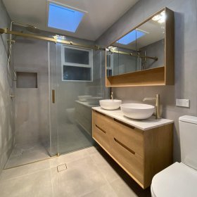Armario con espejo Byron 1200 × 800 mm, roble natural – vista del producto o plano del modelo