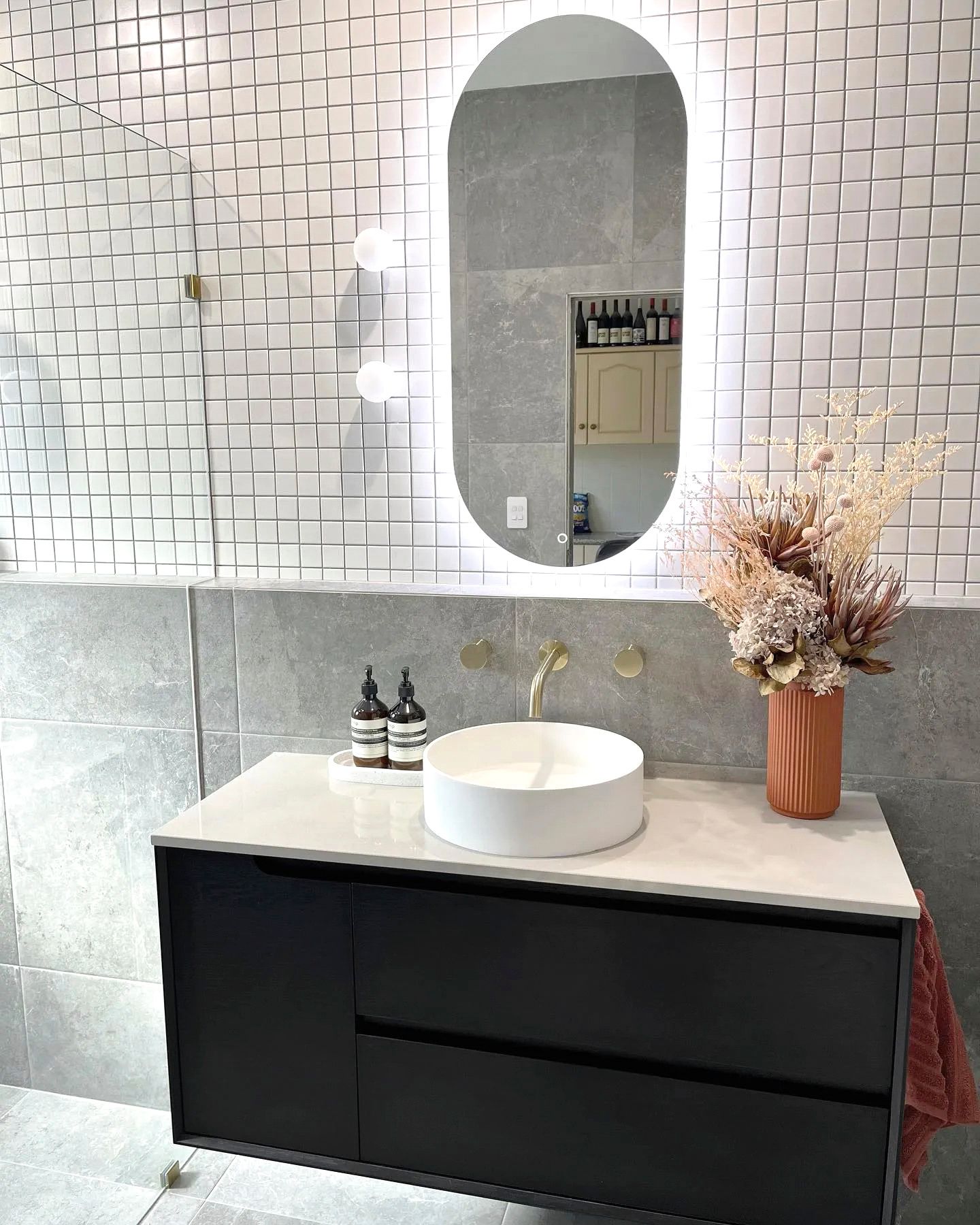 ArcQuay Bondi White Laundry Natural Carrara / White – 650mm; 1300mm; 1060mm